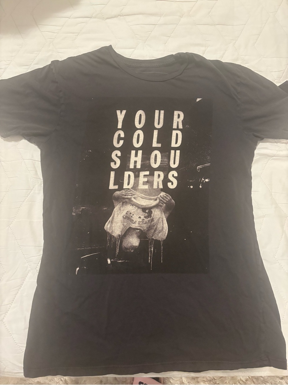 Black Graphic 'Your Cold Shoulders' Women's Tee